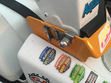 Load image into Gallery viewer, Wax Racing 550 Pole Lock
